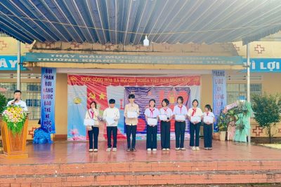 ✨ **CHÀO CỜ ĐẦU TUẦN 12 & TUYÊN TRUYỀN CHIẾN DỊCH “KHÔNG MỘT MÌNH”** 📢🛡️